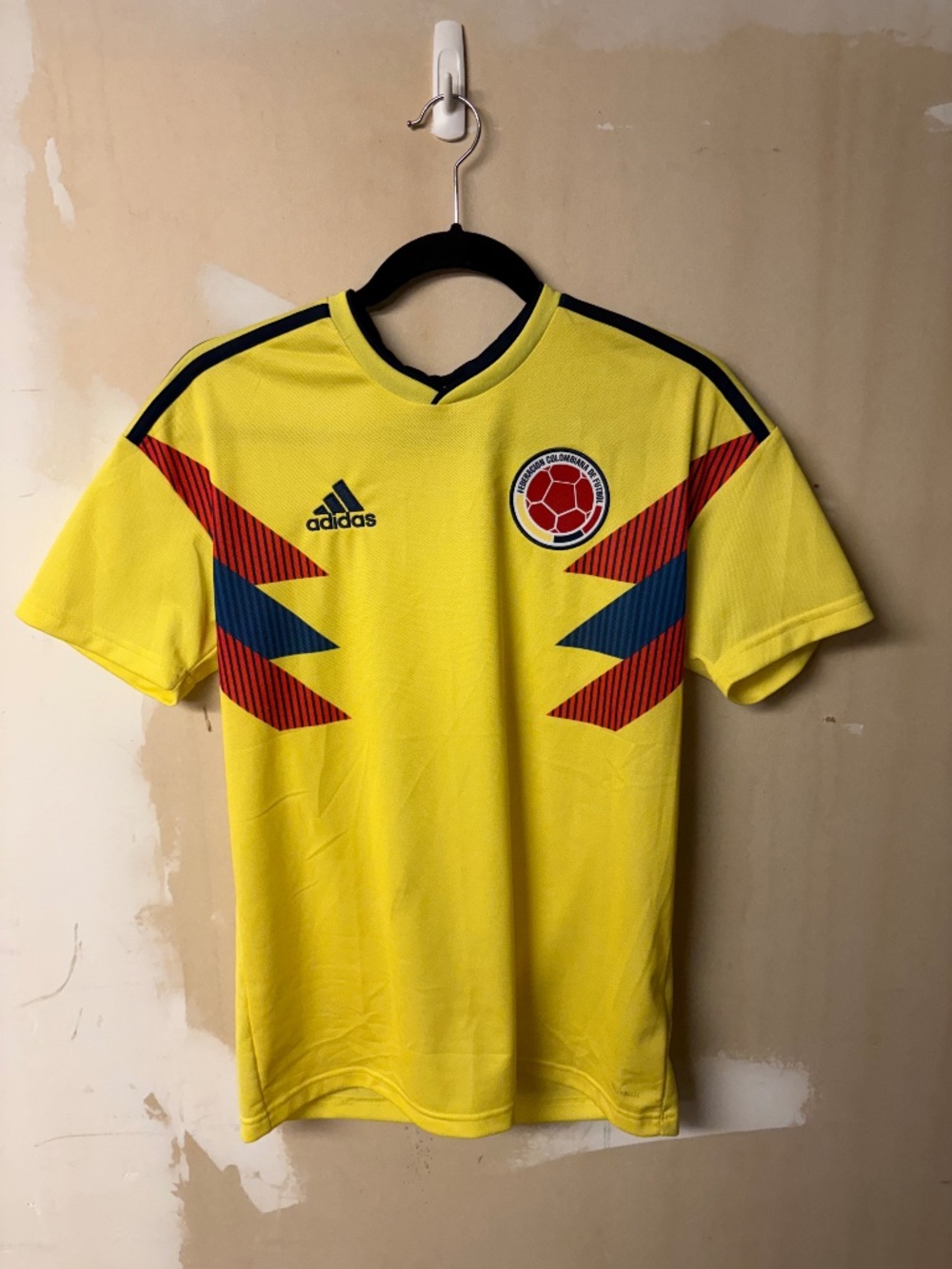 Colombia 2018 Adidas Home Soccer Shirt – Small NWT